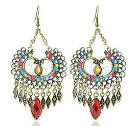 歐美復(fù)古風(fēng)潮再現(xiàn) 寶石鏡子耳環(huán)的魅力與商業(yè)潛力